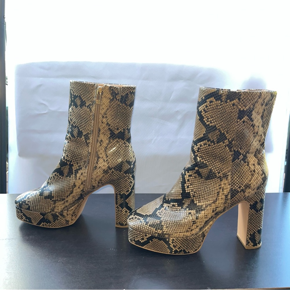 New York & Company Beige Snakeskin Heeled Boots